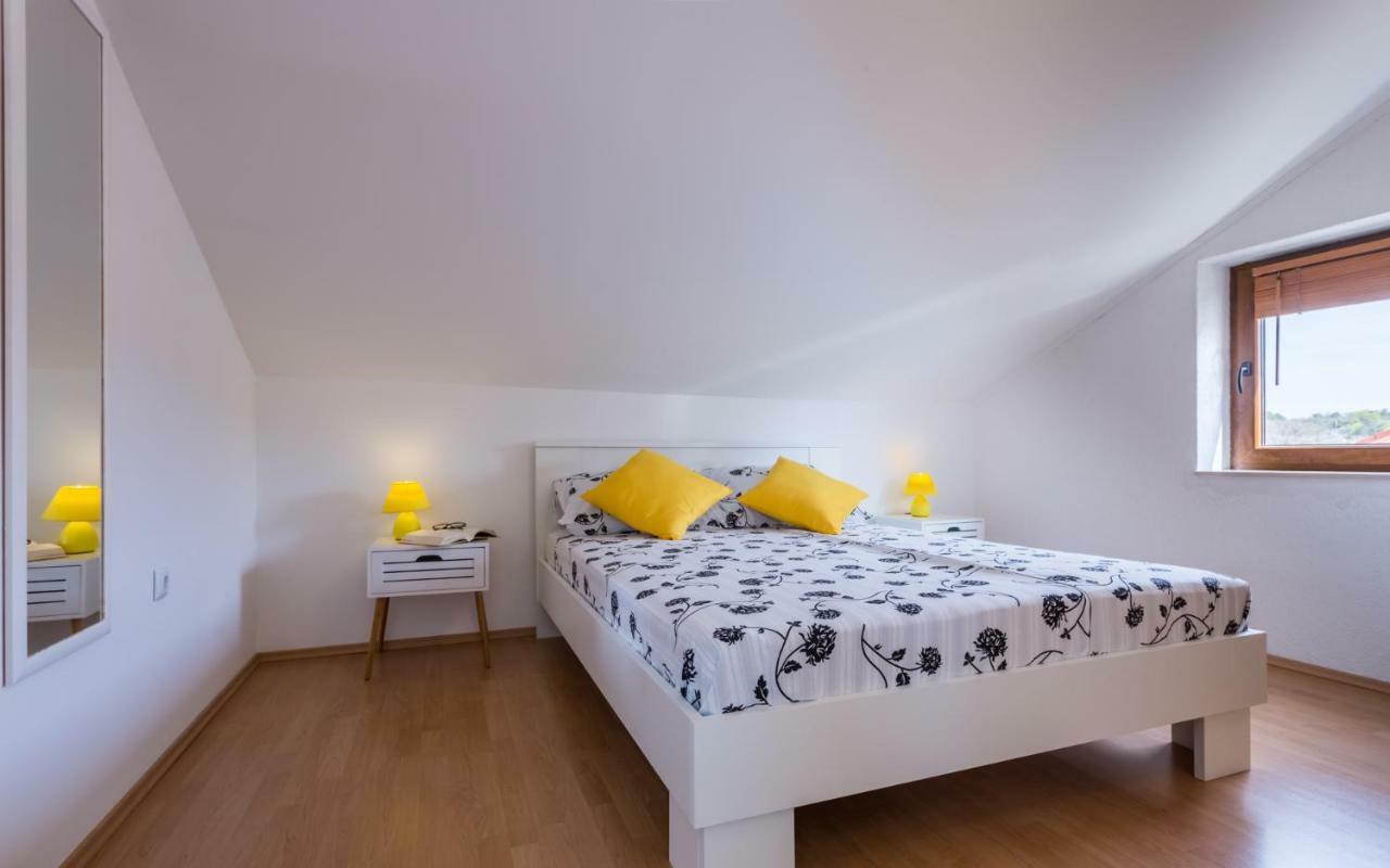 Apartment Deni Krk Town Luaran gambar