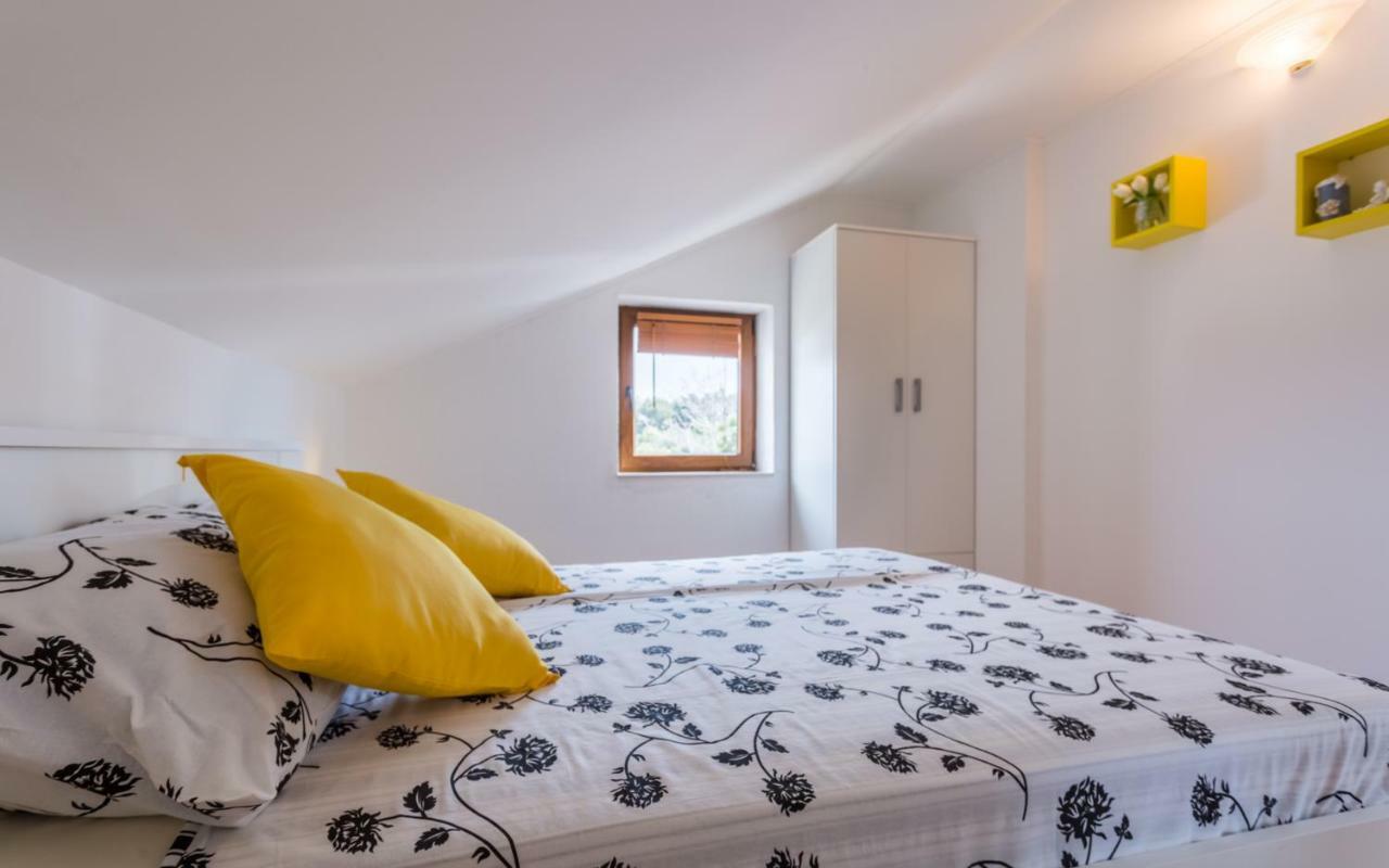 Apartment Deni Krk Town Luaran gambar